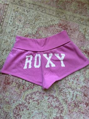 NWT ROXY \\ hibiscus print logo shorts